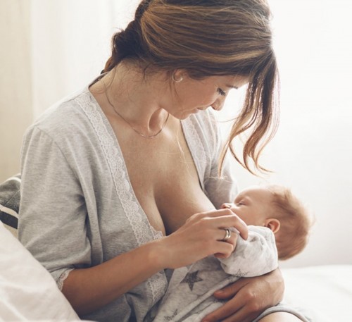 Blog Bambiboo - Jak karmić piersią noworodka? Poznaj 5 podstaw! 